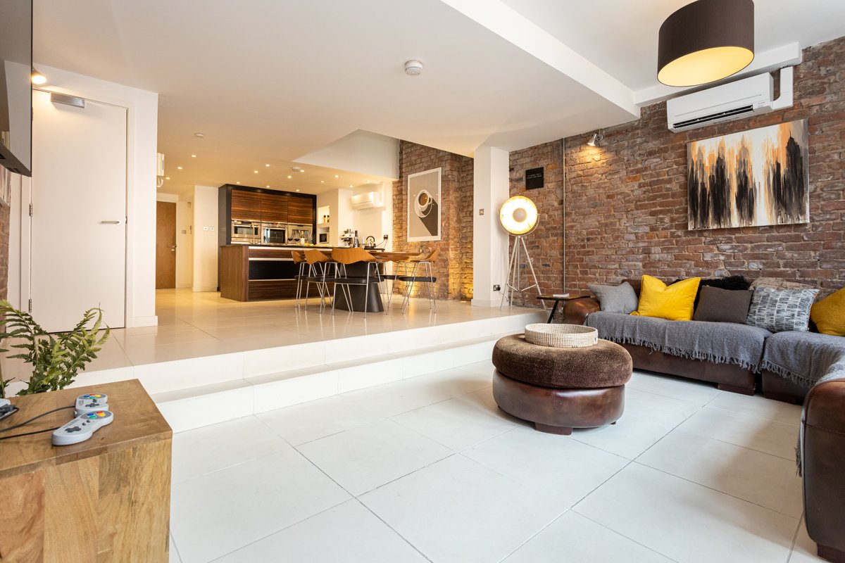 Luxury Penthouse with Private Roof Terrace