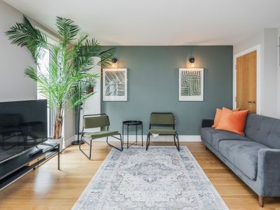 The Hankey Place | Creed Stay