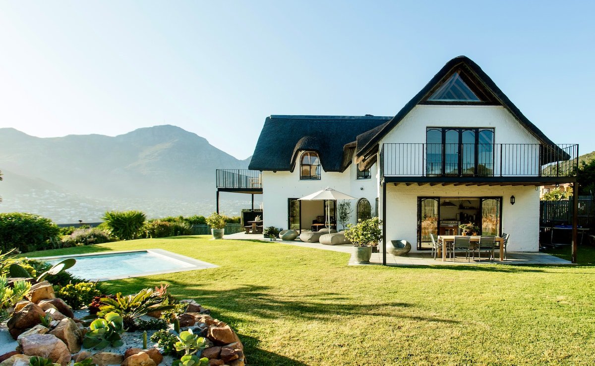 „Out of Africa“bordering Nature Reserve with view! gallery image 2