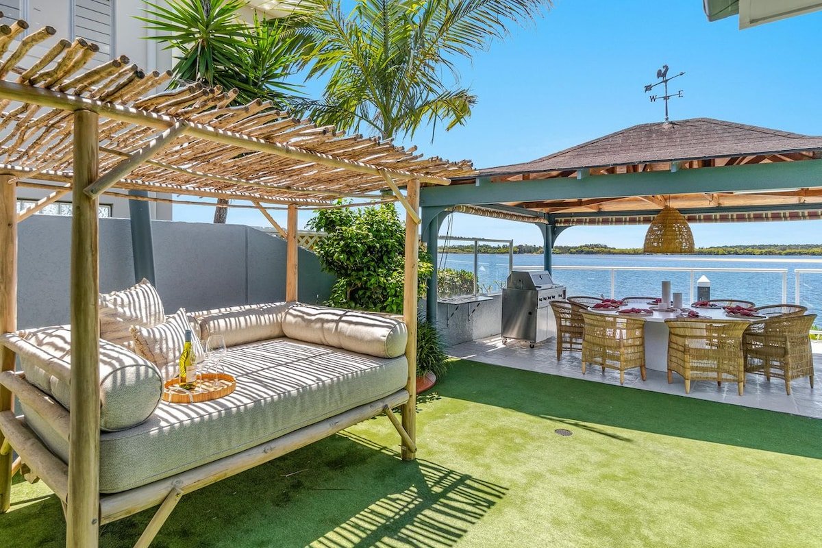 Salty Dayz | Designer Waterfront gallery image 3