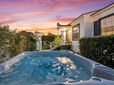 PB Hot Tub Triplex 5BR, MiniGolf, Games & Parking!