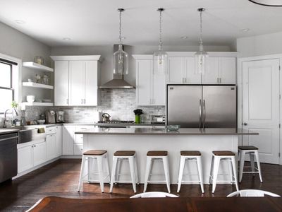 1stFL Suite | 5BR • Game Room • Parking • High St