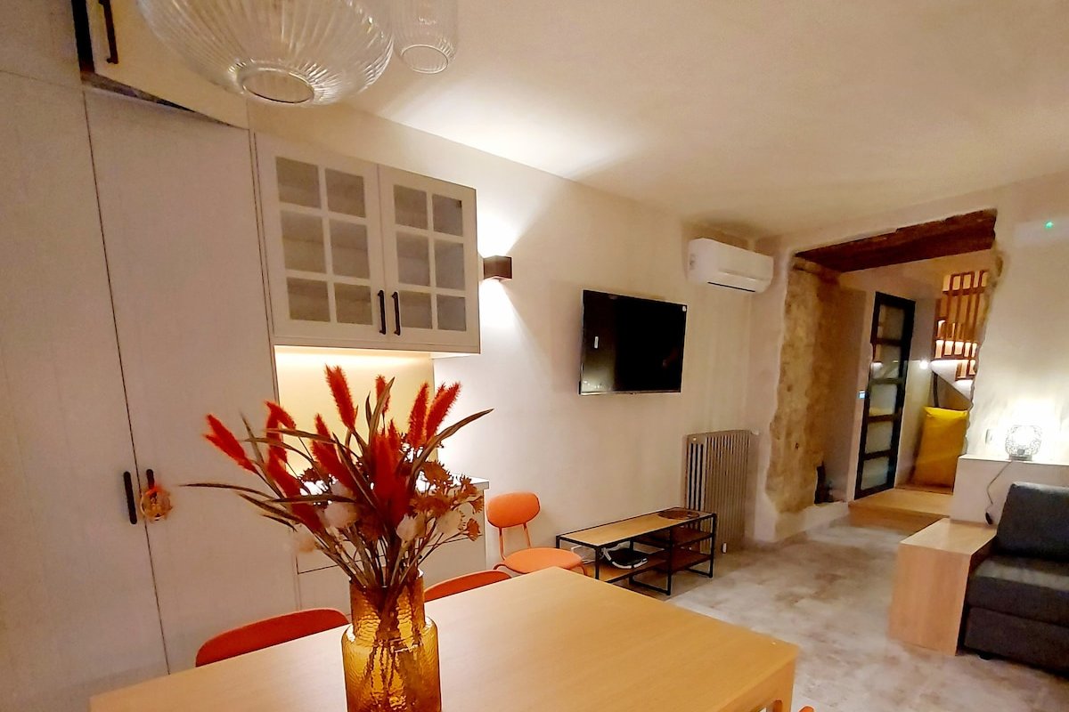 Luxury ALCoVA on 2 floor in historical center gallery image 3