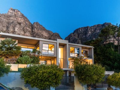 Sapphire Seas – Designer Villa in Camps Bay