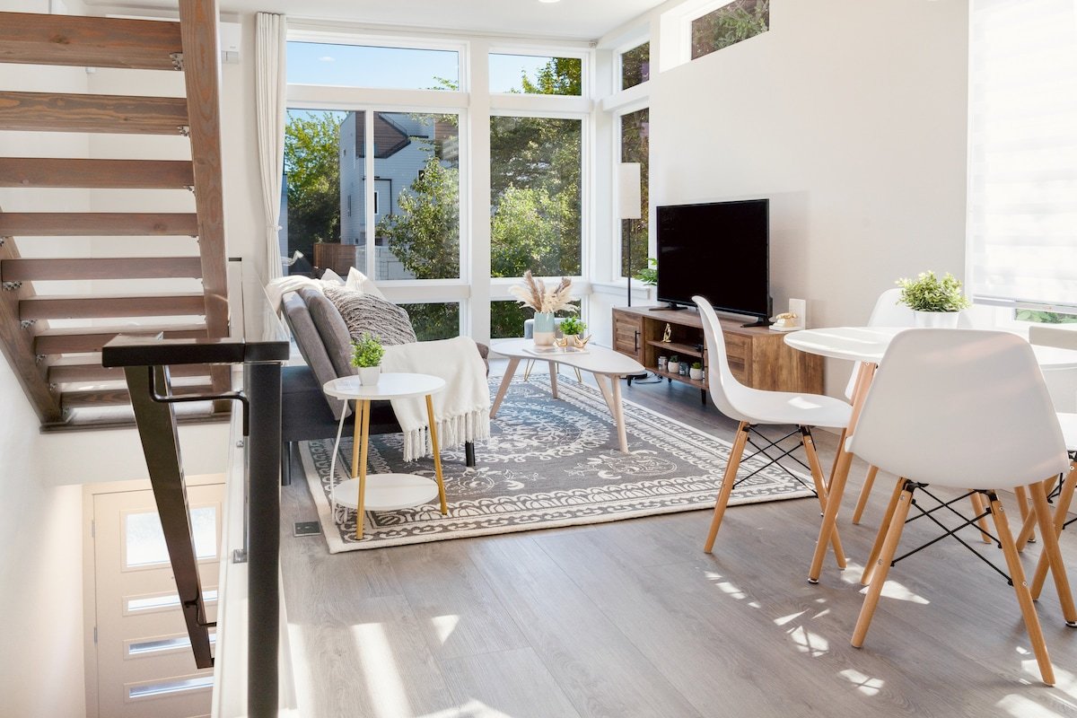 Brand New Townhome with Lakeview gallery image 2