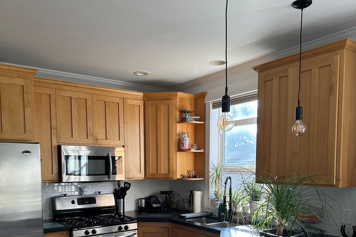 Modern 2bdr townhome in Cap Hill gallery image 5