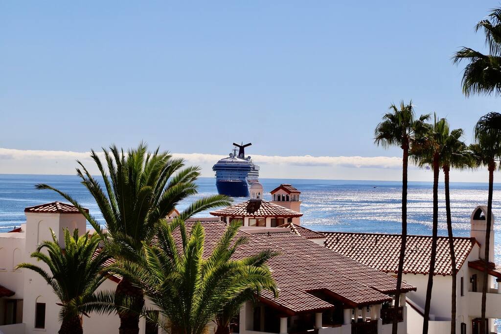 Luxury Spacious Serene Home with Private Balconies