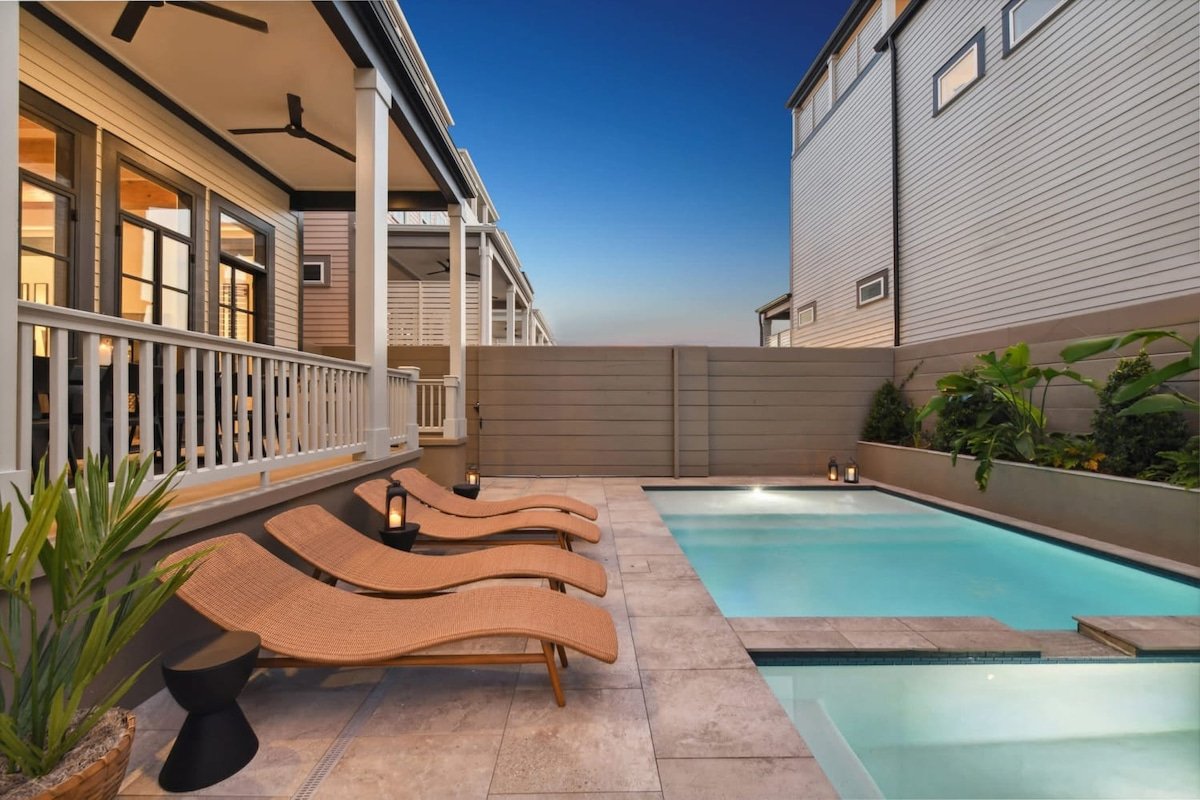 New Luxury Home | Heated Pool & Spa gallery image 2