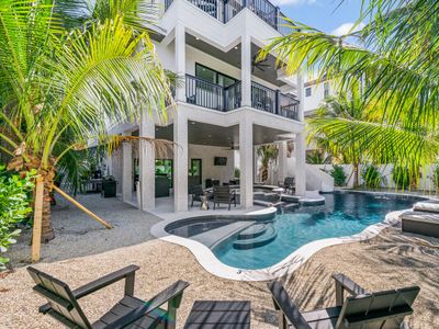 New luxury home with rooftop deck – Seashell Esta