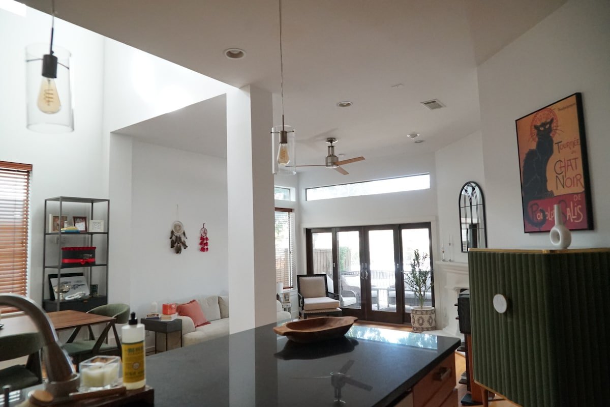 Austin 3-bedroom gem in the heart of S. Congress gallery image 4