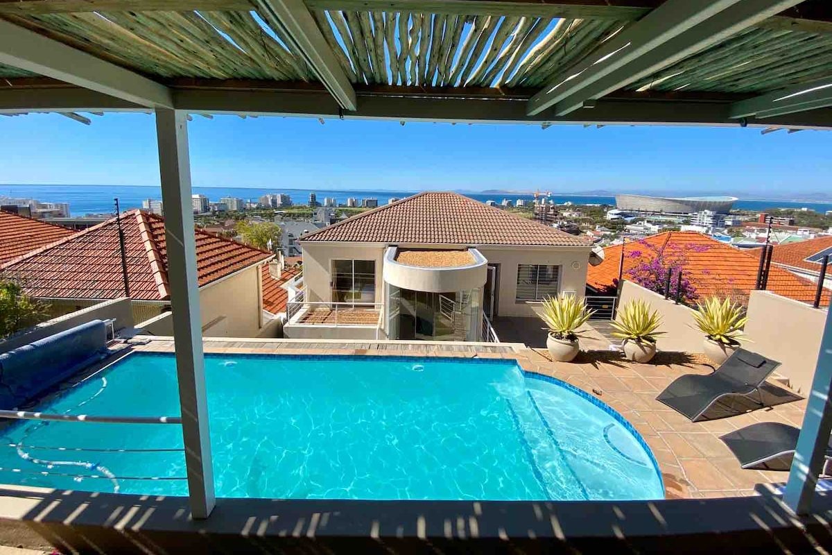 Villa with spectacular sea views gallery image 4