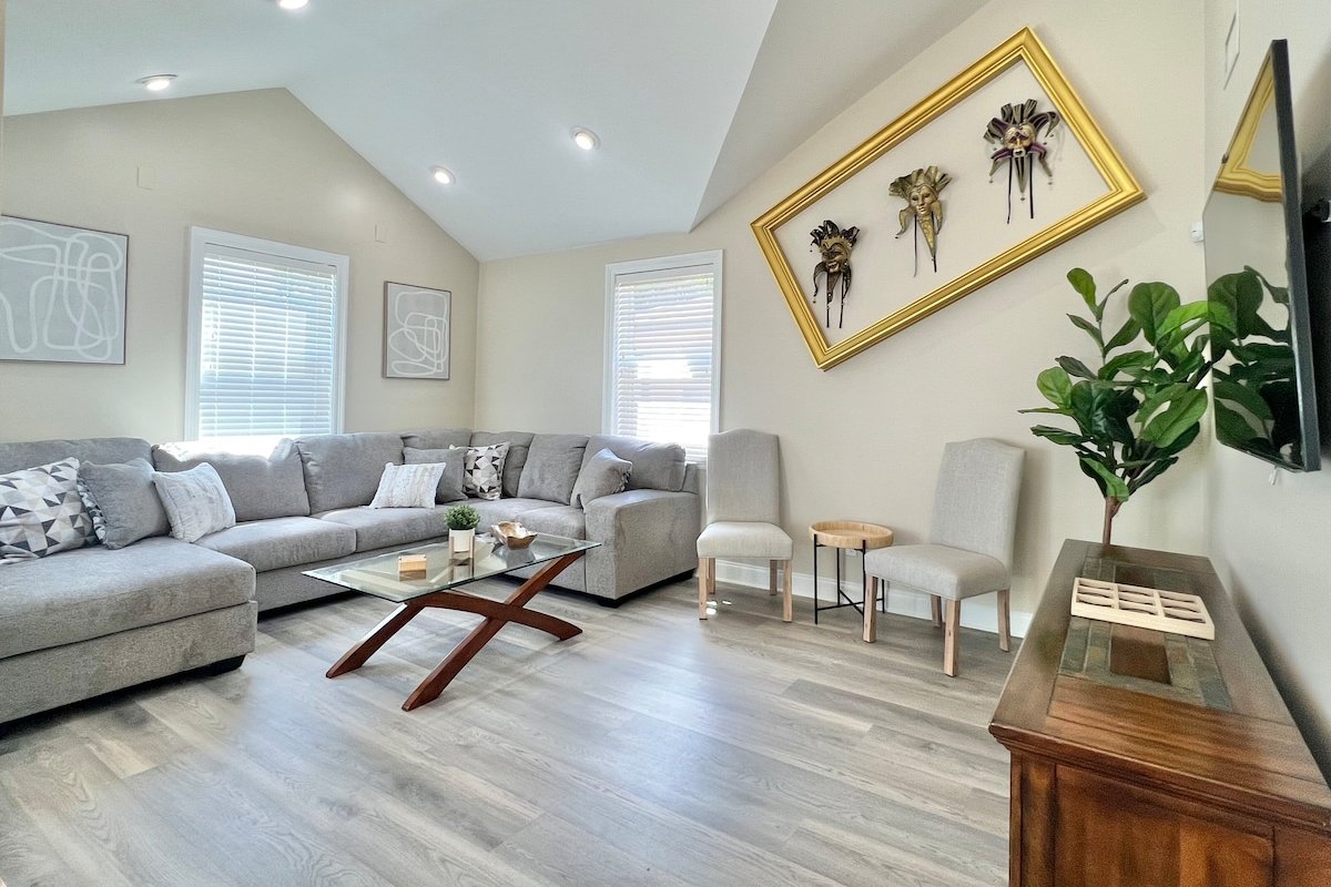 Chic French Quarter Style Home gallery image 3