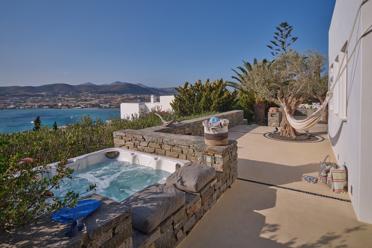 Cycladic 3 bd villa with stunning views & jacuzzi gallery image 2