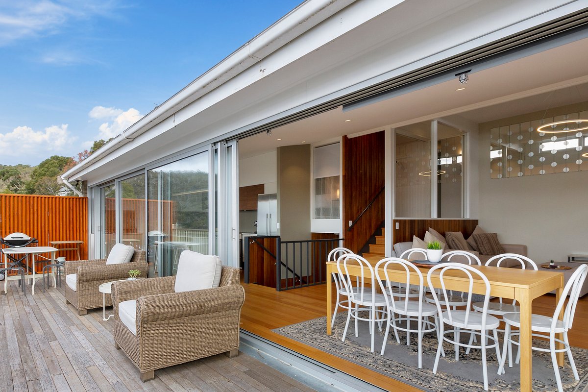 Spectacular Views – 4 Bedrooms – Free Parking