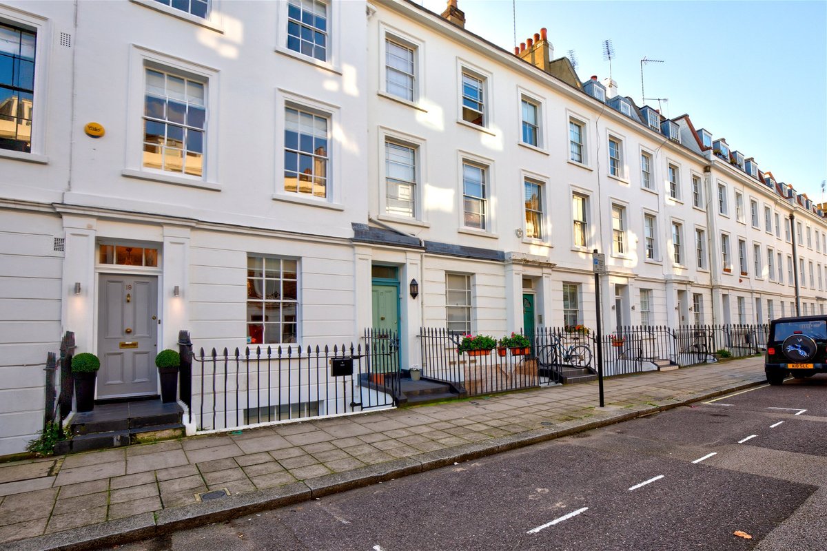 Victoria/Belgravia Townhouse Zone 1! By two Metros