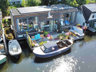 Modern stylish villa: My Amsterdam Houseboat