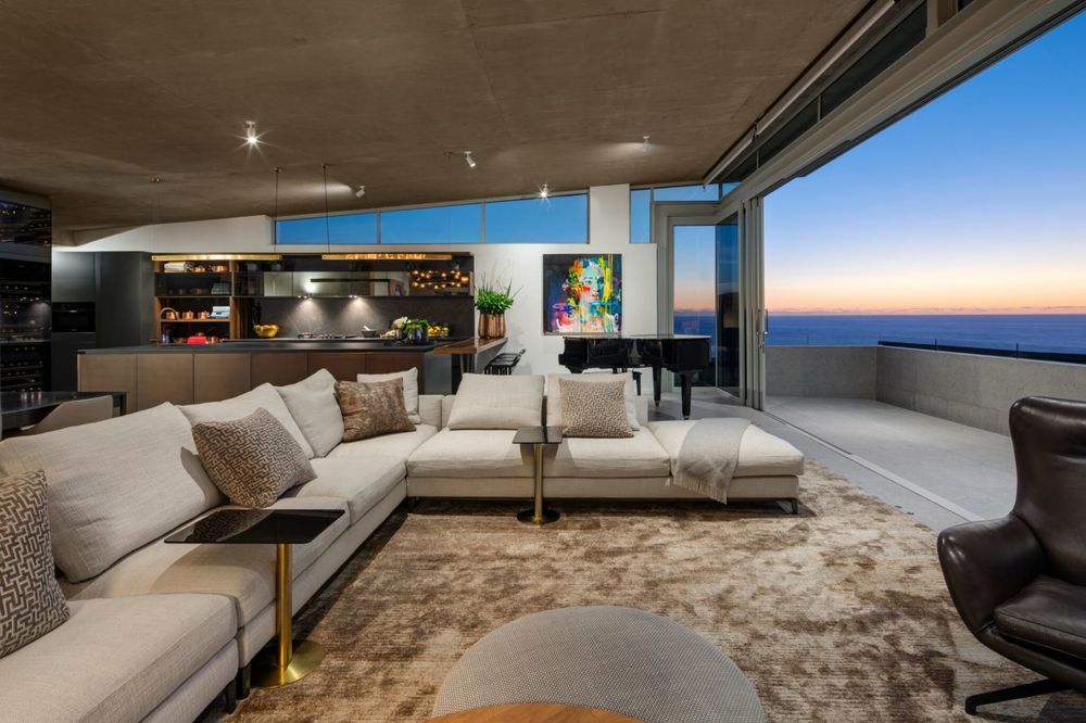 Photo 2 of Villa Pitlochry accommodation in Camps Bay, Cape Town with 4 bedrooms and 3 bathrooms