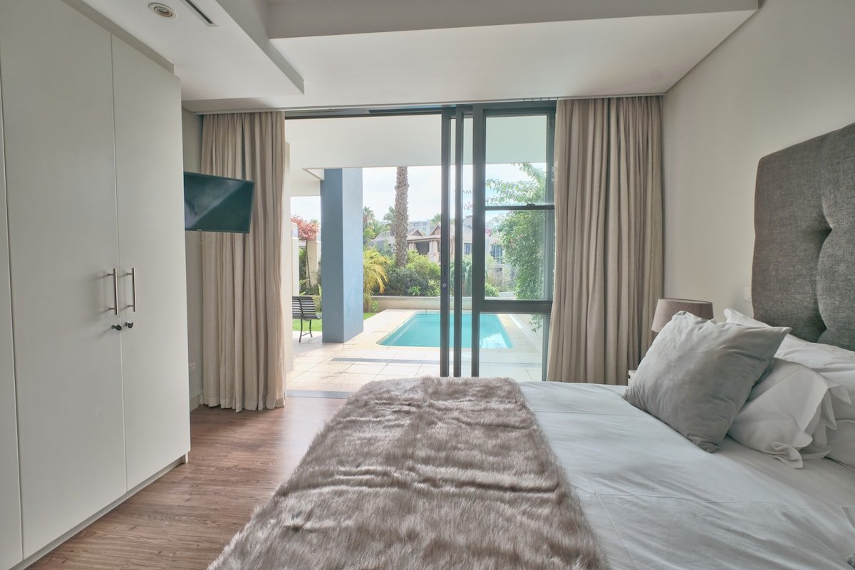 Luxury, large 3 bed 3 bath flat in secure estate gallery image 5