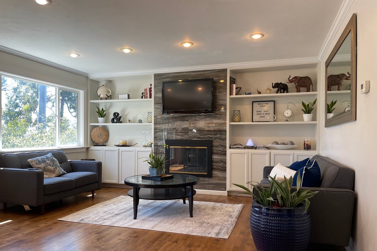 Spacious Oakland Hills home with peaceful views