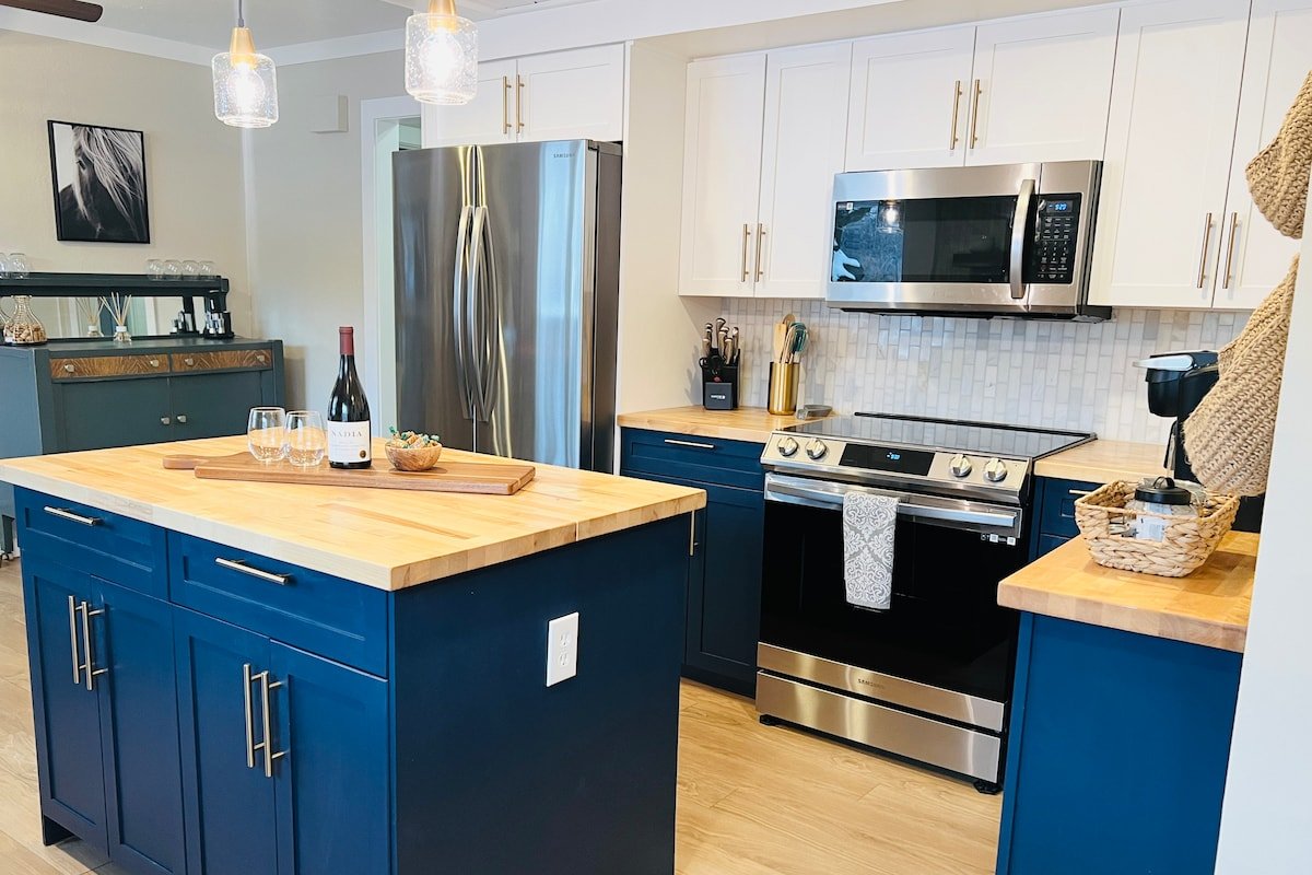 Epic Downtown Locale. Trails, views, more! gallery image 5