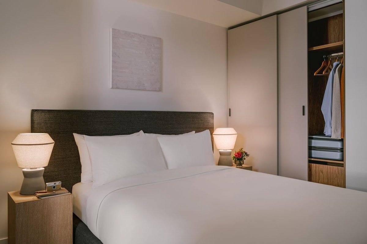 Sonder Apollon | Two-Bedroom Apartment gallery image 2