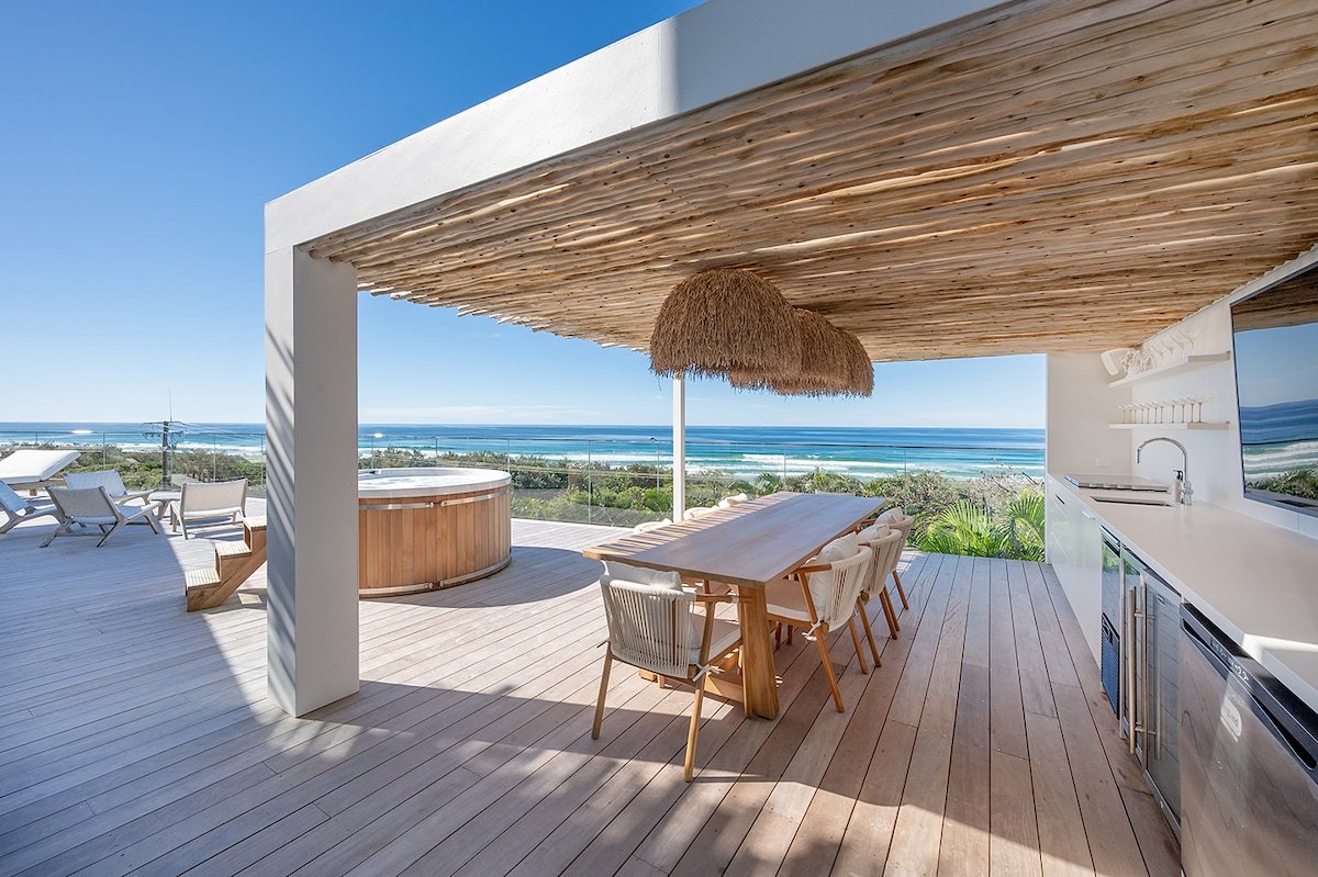 Beach Cabana @ Crusoe – Heated Pool, 1min to beach gallery image 4