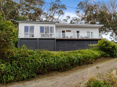 Attunga – Renovated beach house on Morley Avenue