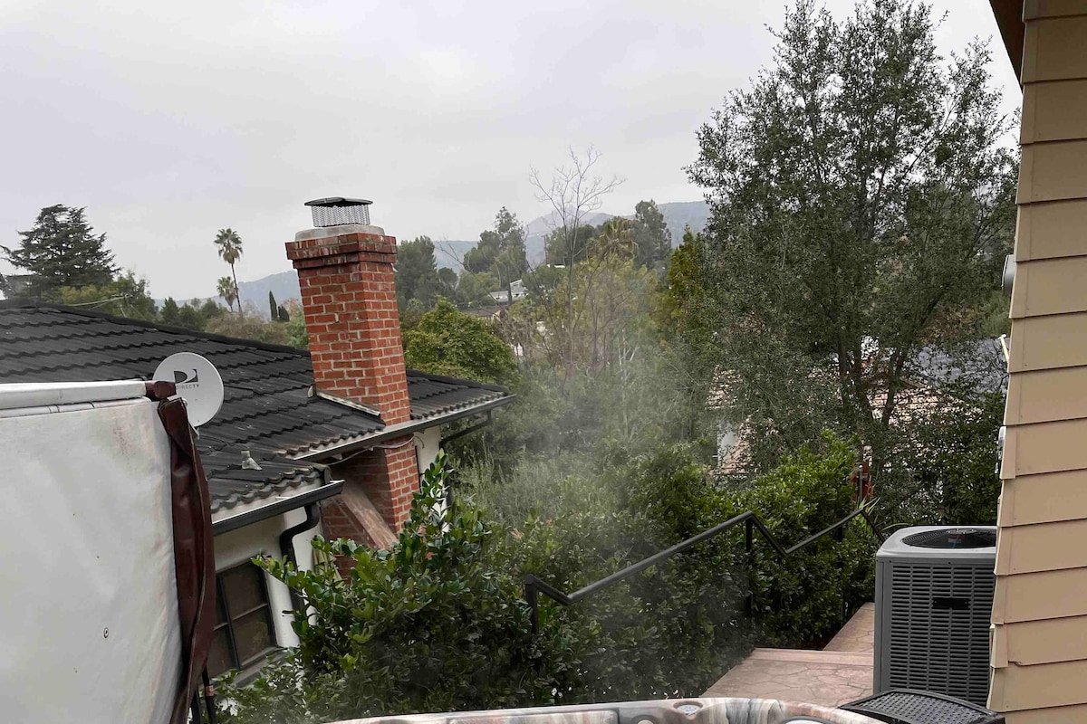 Luxe Retreat: Nr Rose Bowl | Great Views | Hot Tub gallery image 3