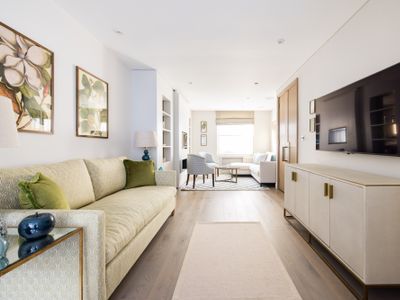 Sunny in Chelsea Luxurious 3 Bedroom Chelsea Home