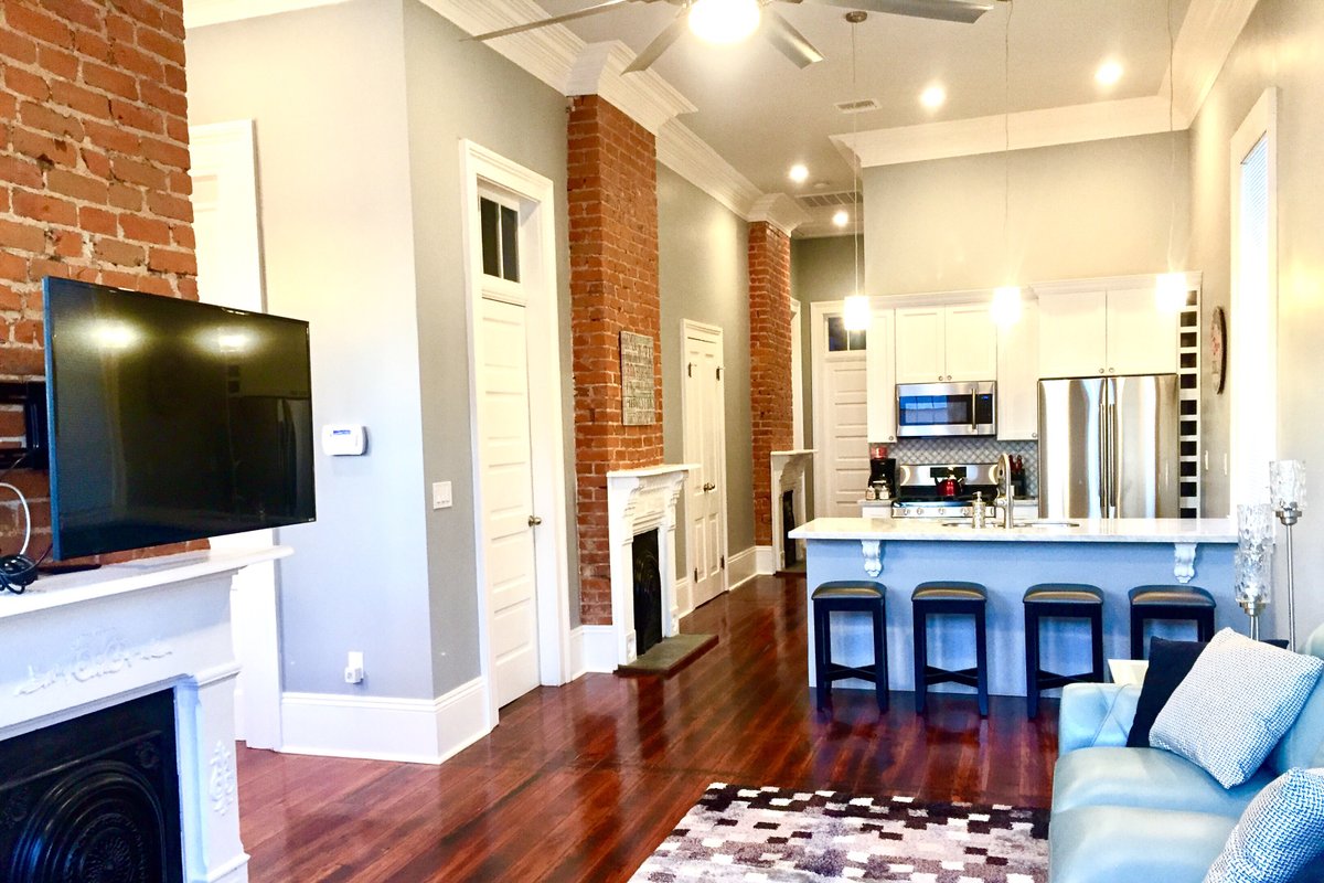 LUXURIOUS HUGE HOME NEAR FRENCH QUARTER!!!
