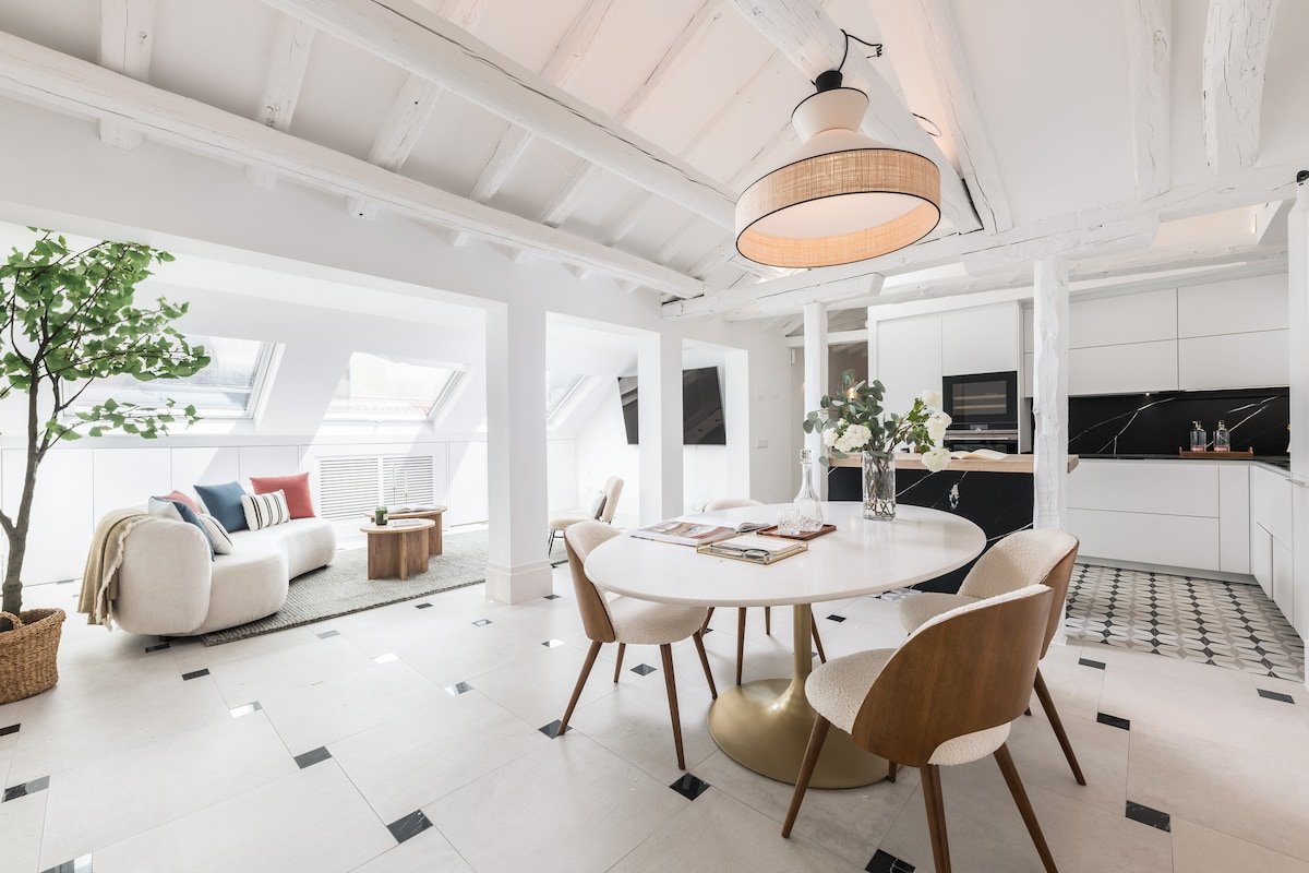 Homeclub | Design Penthouse in Justicia, Madrid gallery image 4