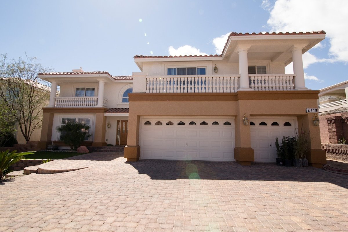 Quiet and Tranquil Retreat minutes from Strip gallery image 3