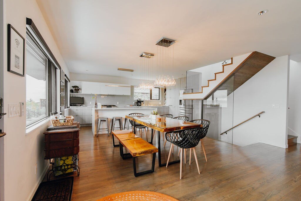 Stunning Panoramic Views Hot Tub Modern 4BR Home gallery image 4