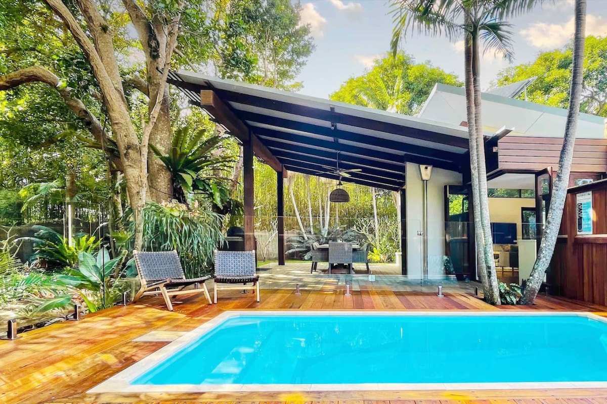Beachfront Byron Bay – Family + Pets + Heated Pool gallery image 2