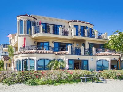 Villa Italia 2 | 4BR Scenic Waterfront w/ Patio