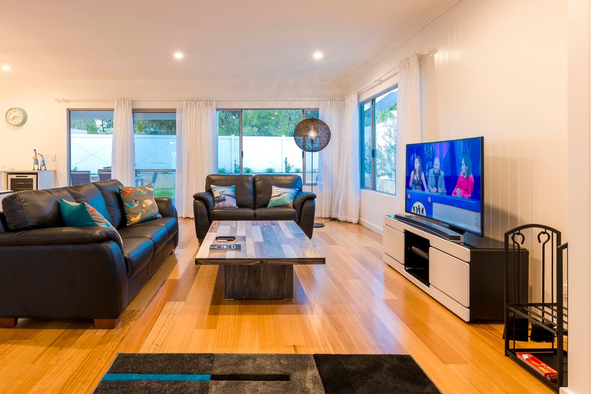 Little Hamptons—Beachside Retreat near Town Centre