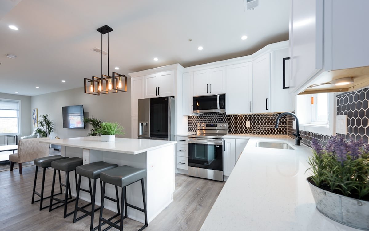 LUX 3BR Apartment w/Rooftop gallery image 3