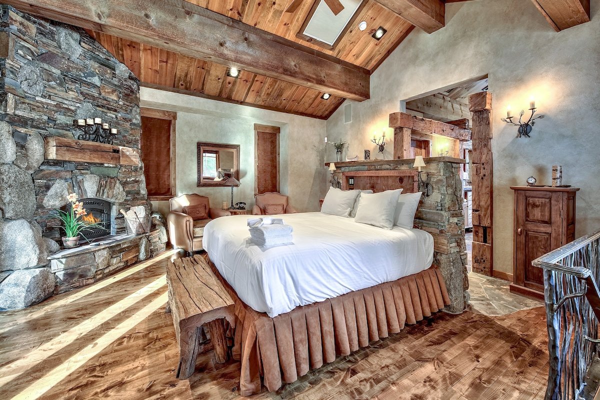 Ski-In/Out, HGTV Featured, Private Hot Tub, Sauna gallery image 2