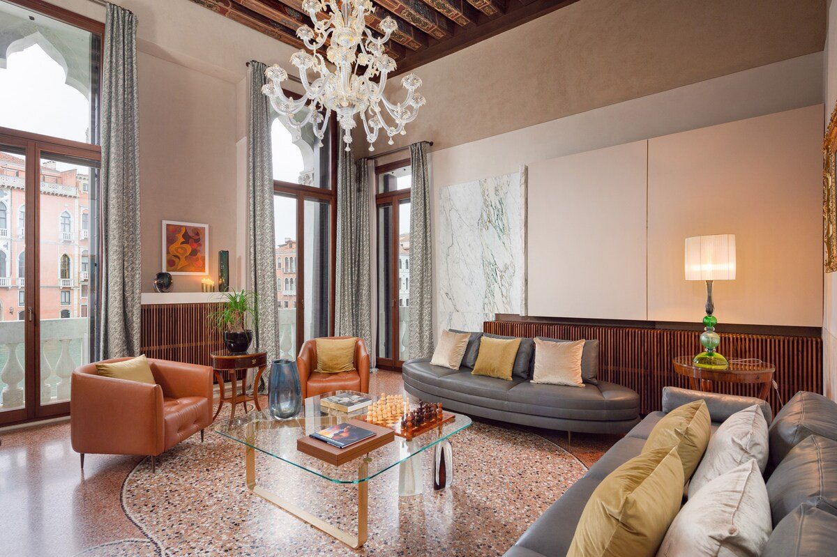 Aurora gallery image 2