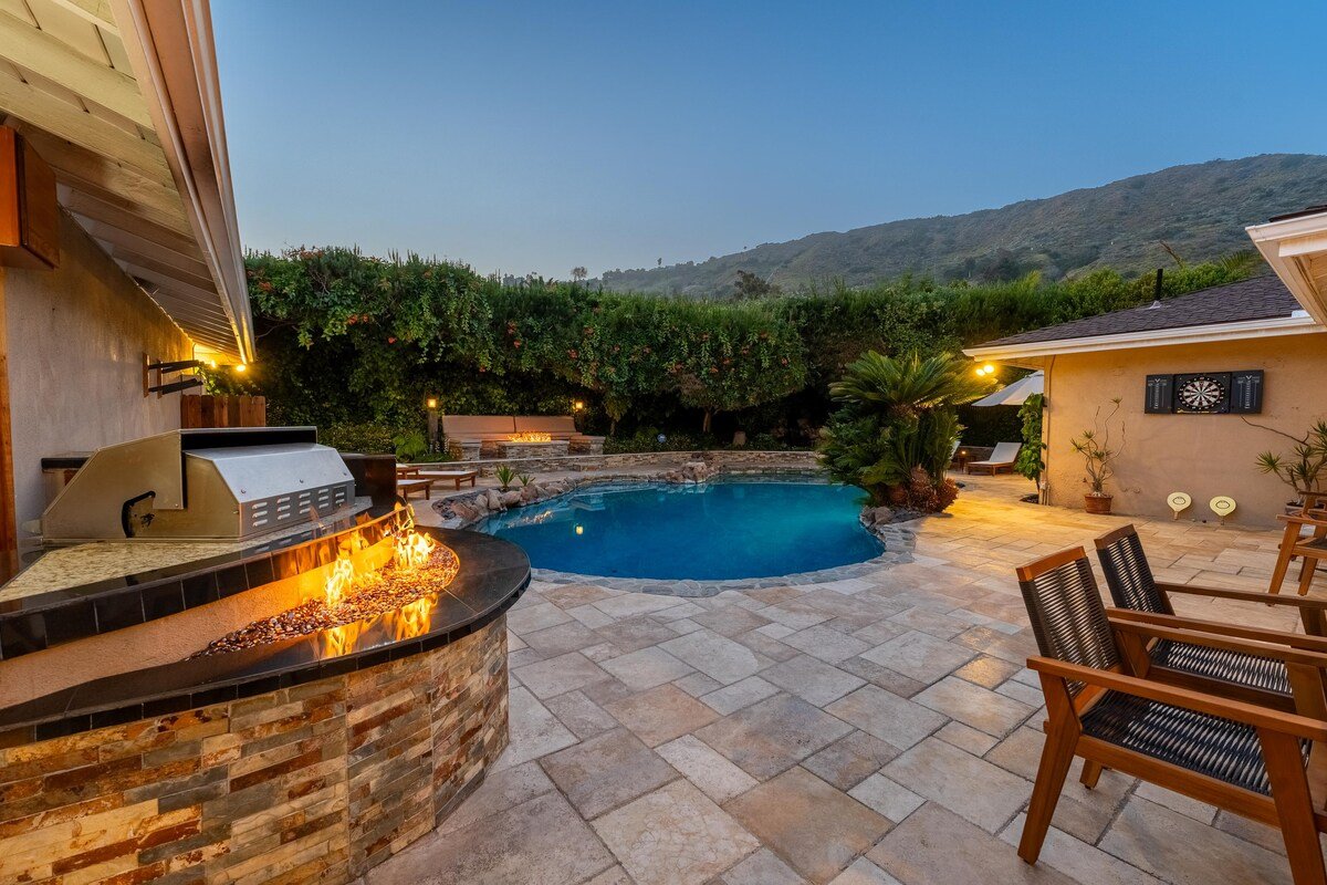 3BR Malibu Oasis – Heated Pool, Sauna & Game Room gallery image 3