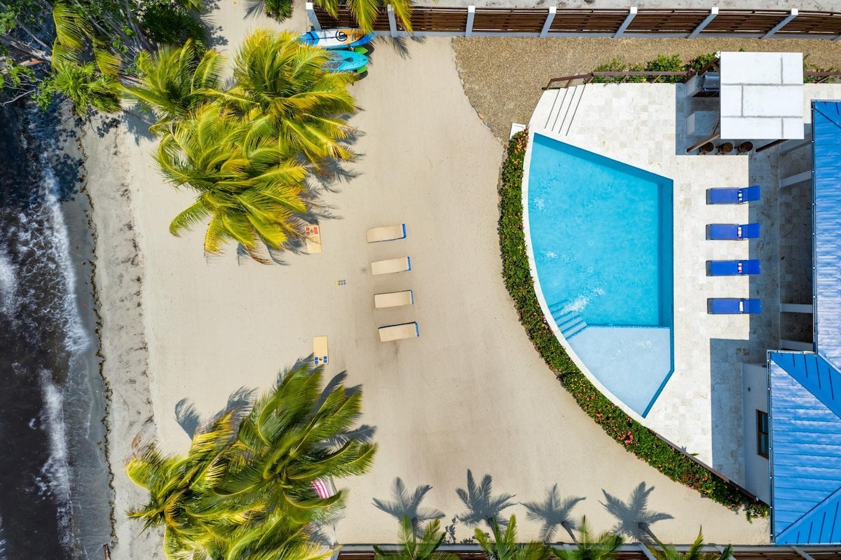 5 Bedroom Beachfront Villa w/ Large Pool & Staff gallery image 2