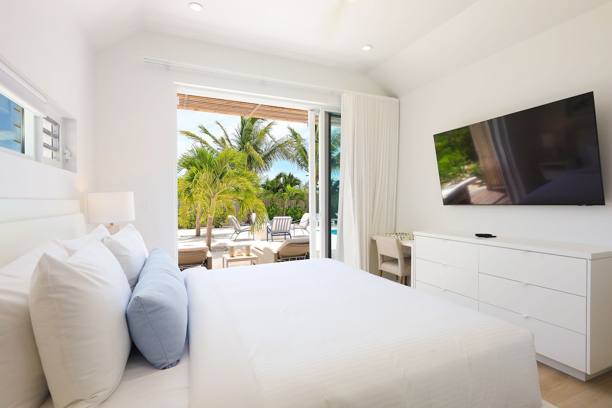 Villa Sorelle: Spacious Villa w/Pool, Near Beach gallery image 3