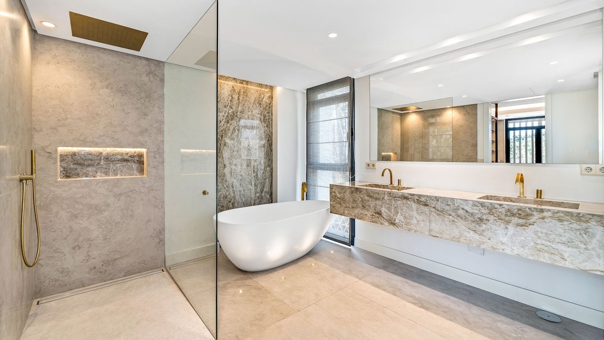 Stunning Luxury Villa in Marbella – heated pool gallery image 2