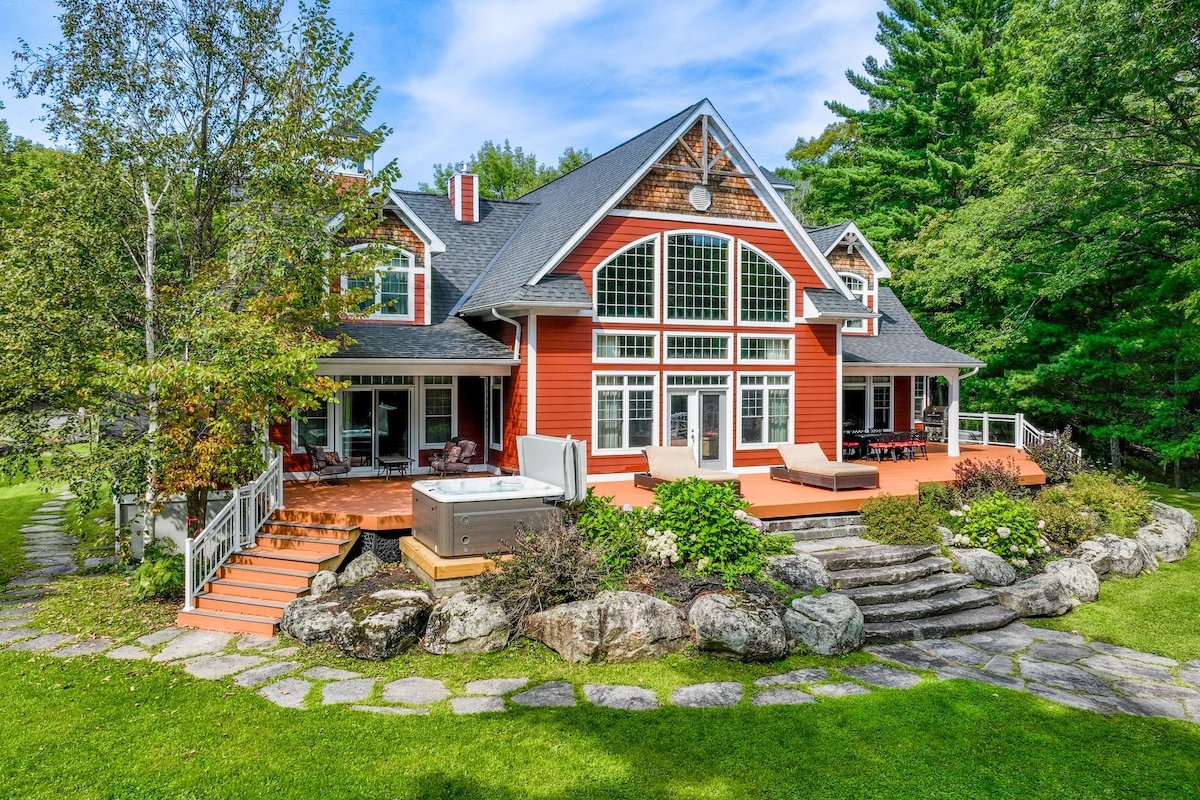 Muskoka Family Compound gallery image 2