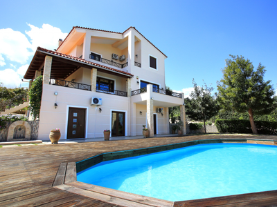 Sofia’s Sunny Home + Private Pool + Gym