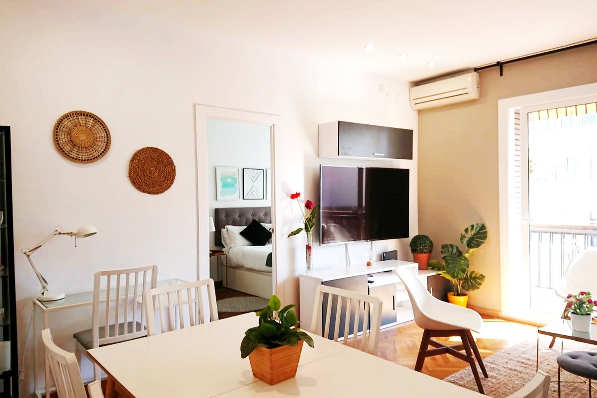 Great 5bd/3ba apartment Barcelona Central Aribau