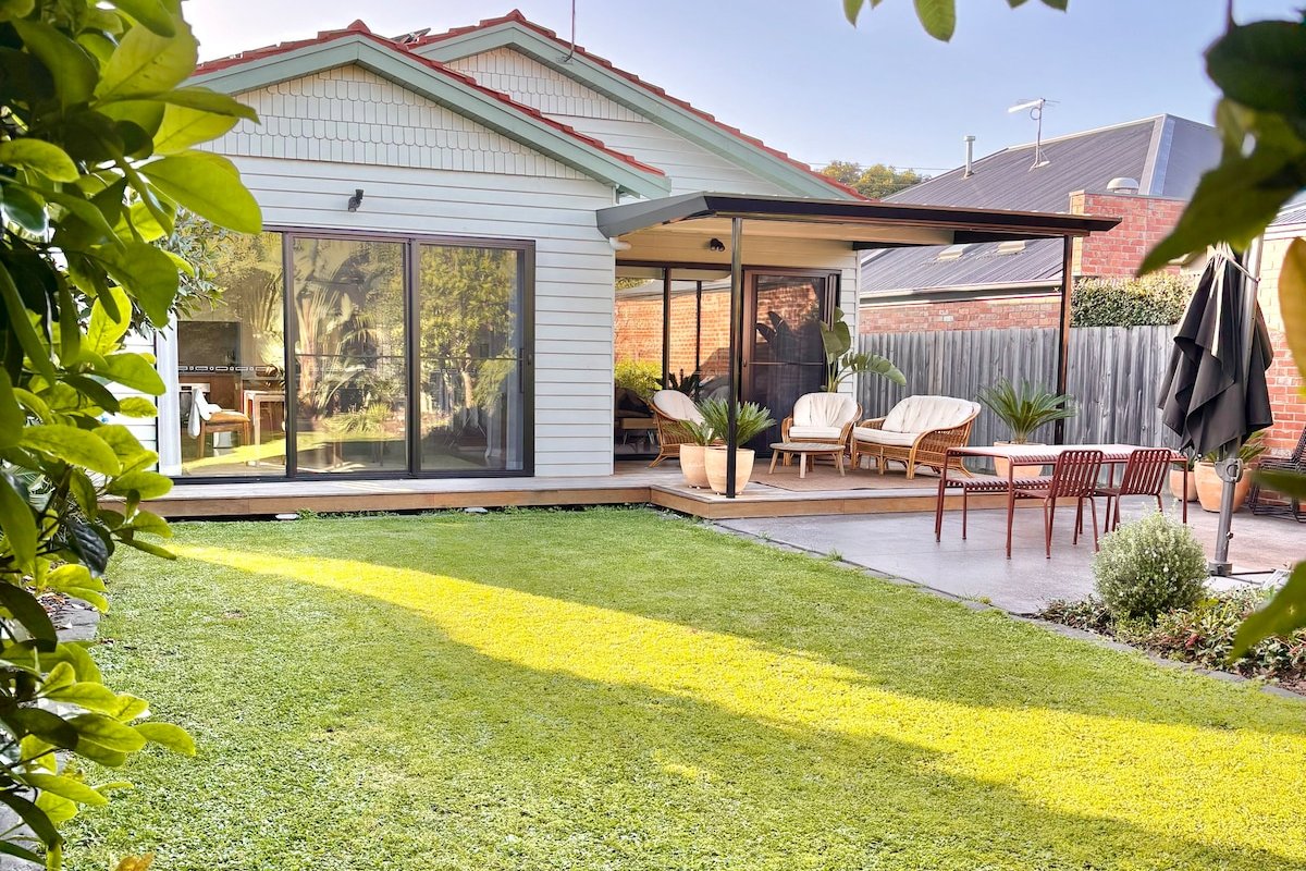 Renovated 3BR Bungalow, Near Train & Market gallery image 5