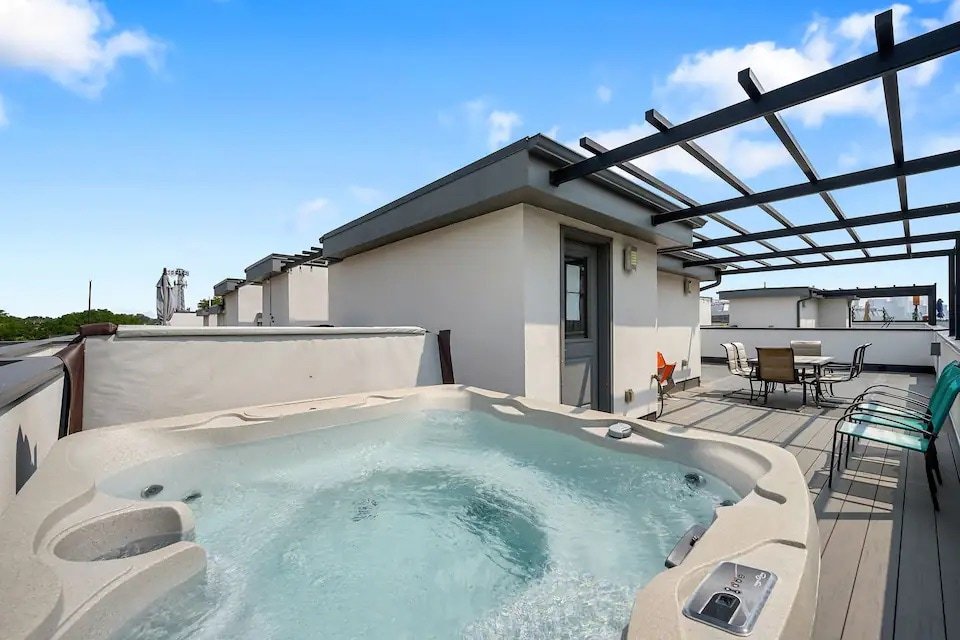 Welcoming Townhome Retread with Rooftop Hot Tub gallery image 2