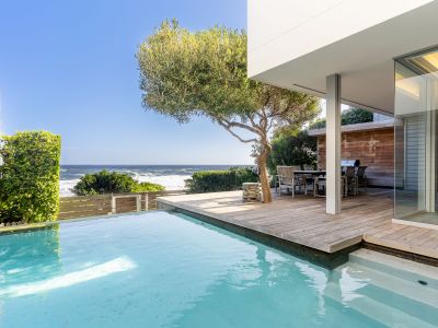 Beachfront Bliss: Luxury Amenities & Ocean Views