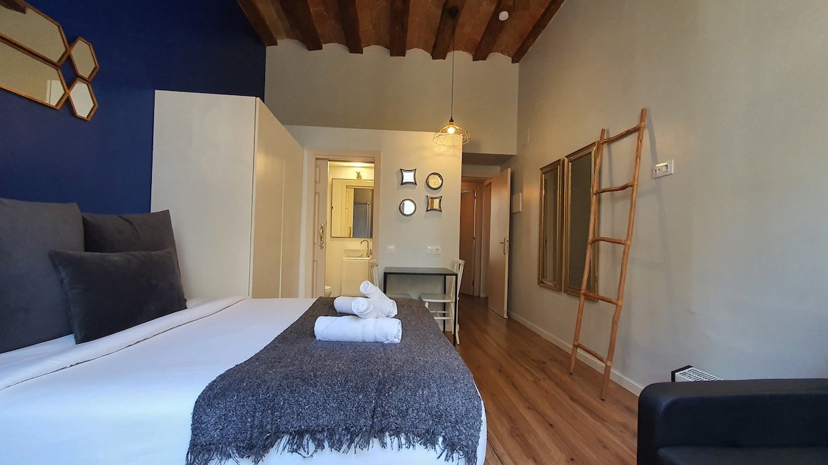 Superior Apartment 4 en-suite rooms gallery image 3